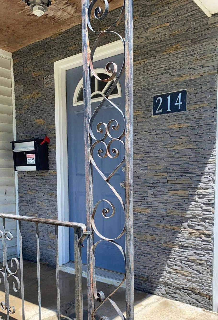 Front entry wall faced in dark slate ledgestone